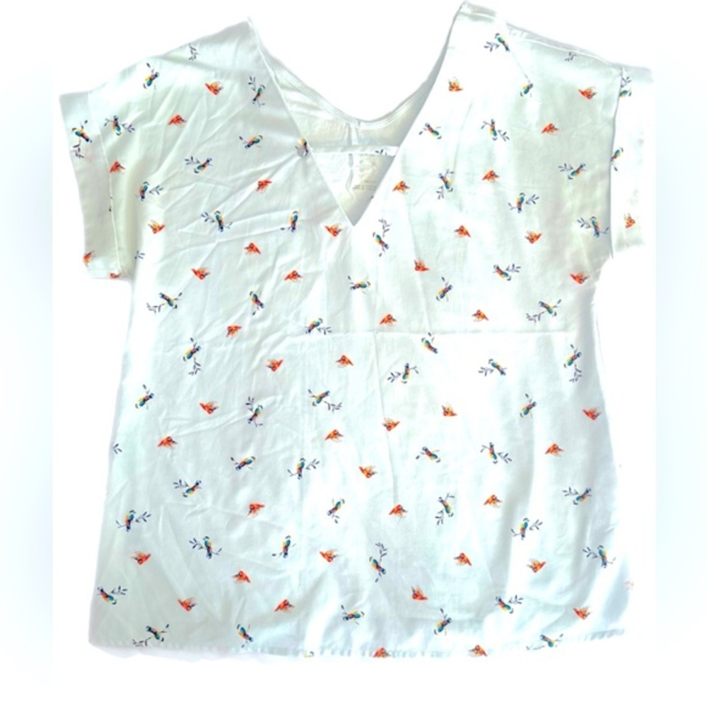 Women’s small short sleeve top with bird print